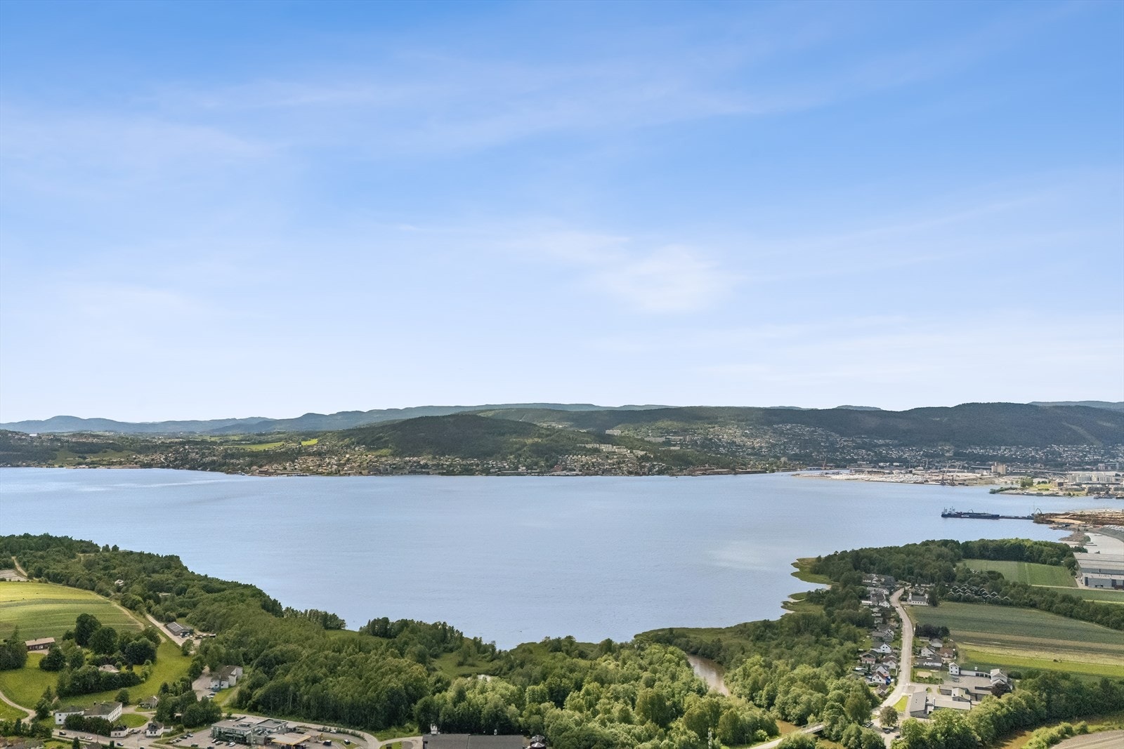 Nydelig sjøutsikt fra eiendommen! Galleribilde