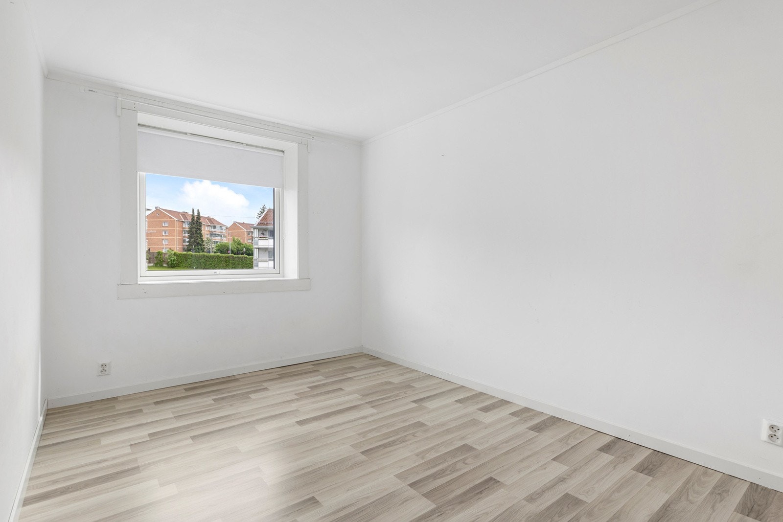 Soverommet fremstår lyst og luftig med god plass til dobbeltseng og nattbord. Galleribilde