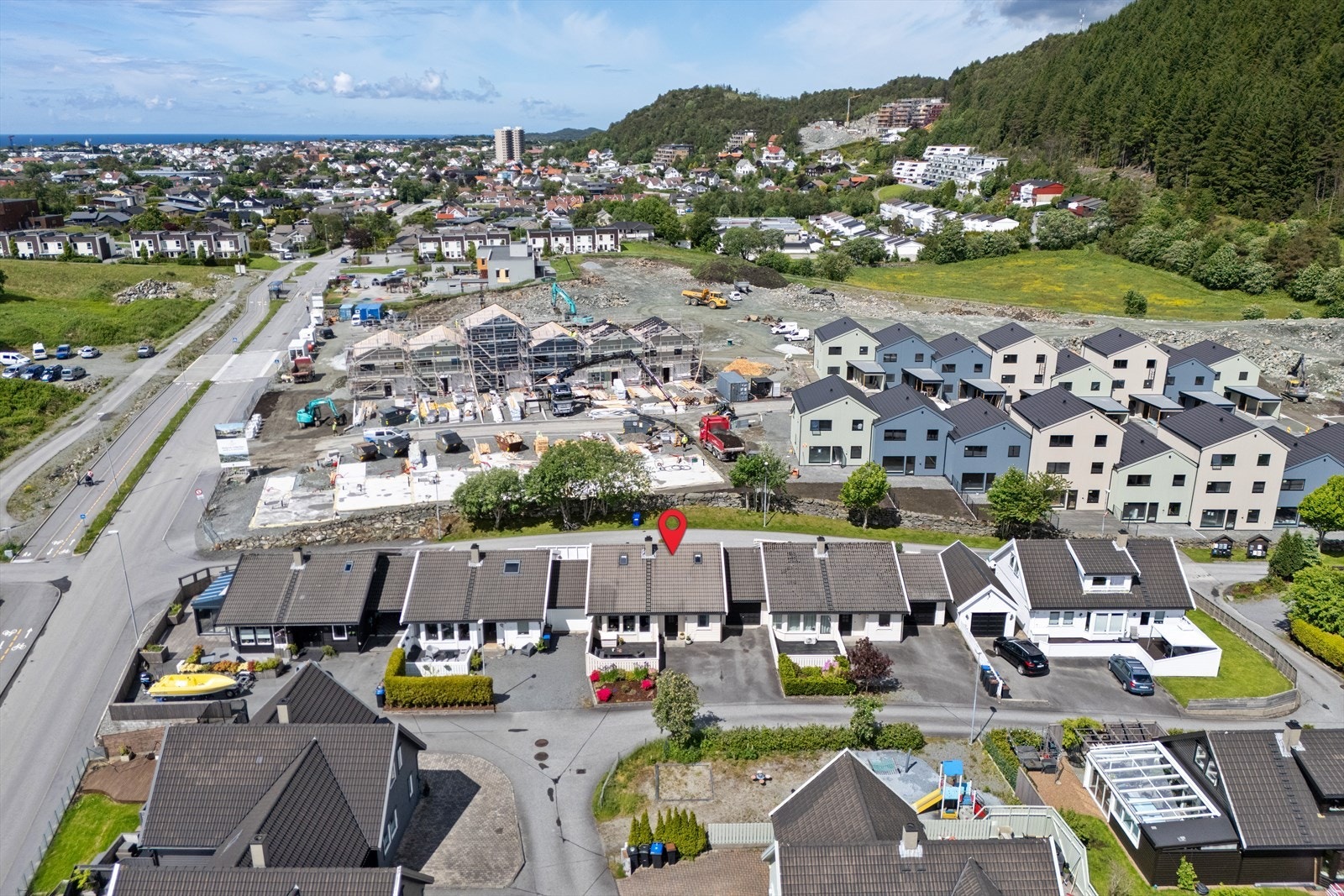 Boligen ligger sentralt til med gang- og sykkelavstand til Haugesund sentrum, sykehus og høgskole. Galleribilde