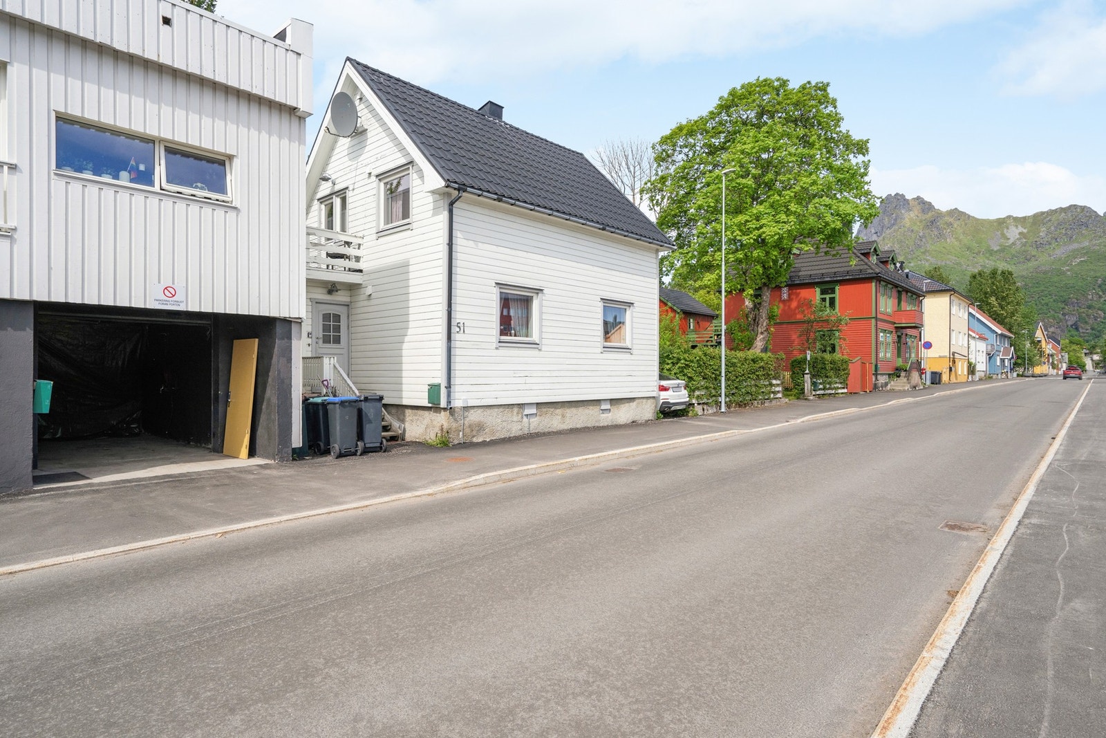 Enebolig fra 1912 med en sentral beliggenhet i Svolvær. Galleribilde