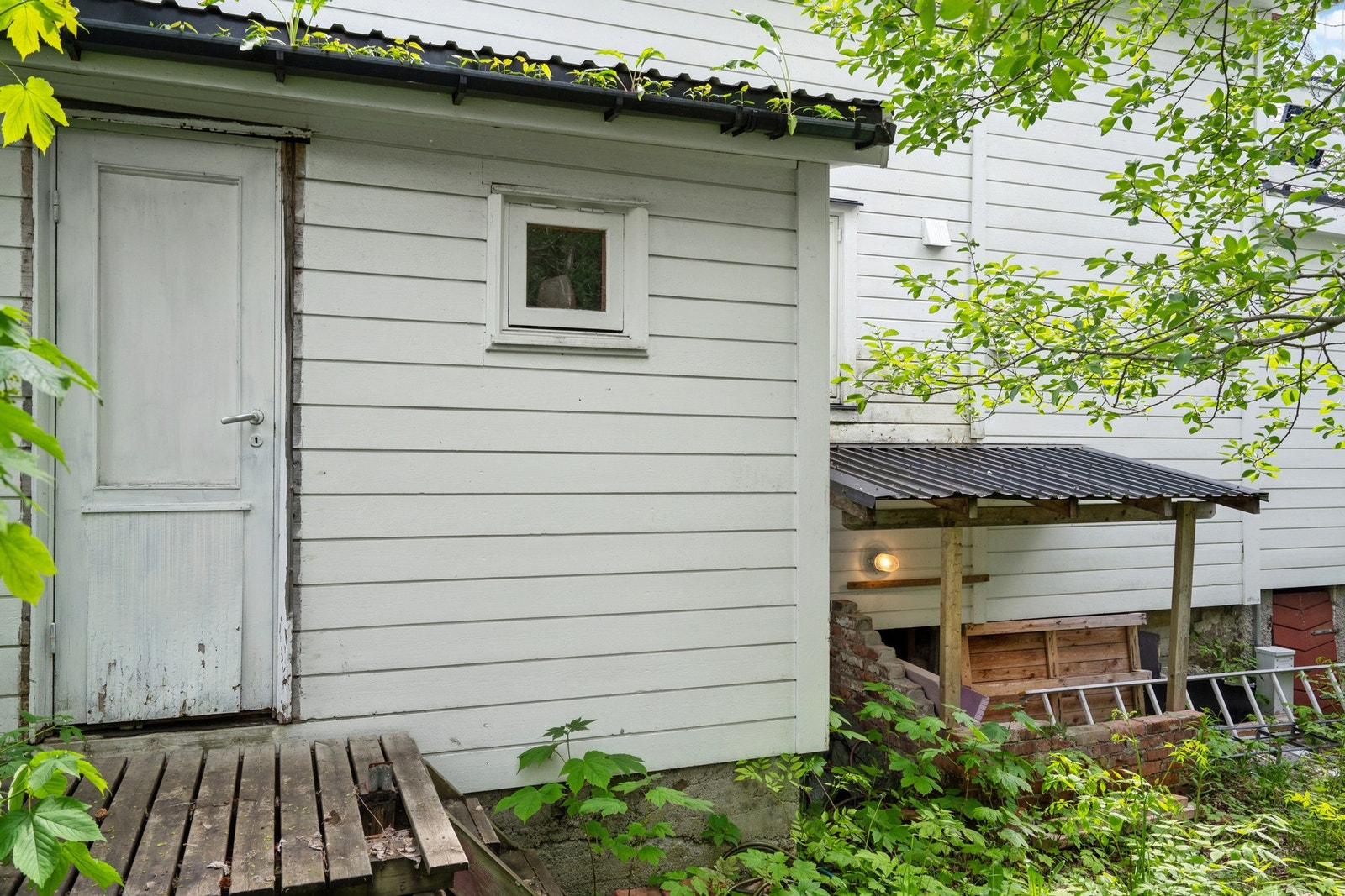 Bygningen har en krypkjeller. Galleribilde