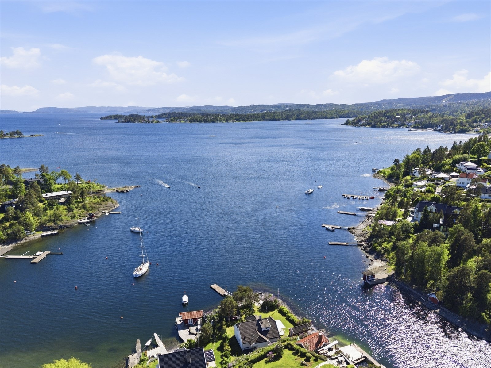 Nesøya er et veletablert og attraktivt boligområde, kjent for sine naturskjønne omgivelser og maritime atmosfære. Galleribilde