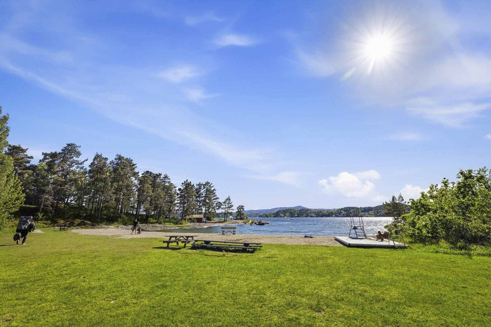 De store grøntområdene ved Hvamodden er ideelle for piknik og avslapning. Galleribilde