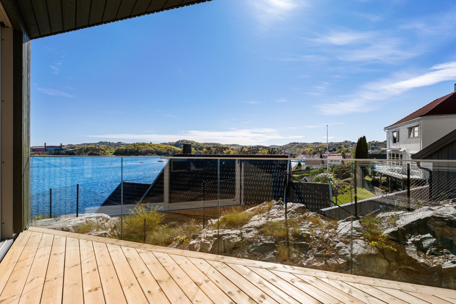 Leiligheten har også en mindre balkong på den vestlige delen av bygget. Galleribilde