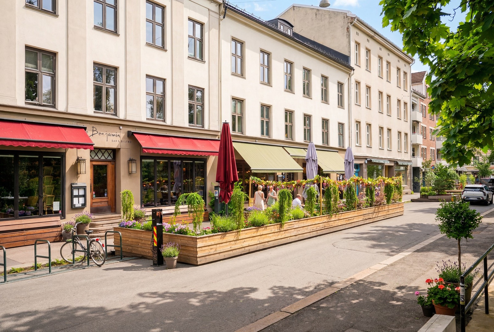 I nærområdet finner du et bredt utvalg av populære kaféer, restauranter og lokale møteplasser. Galleribilde