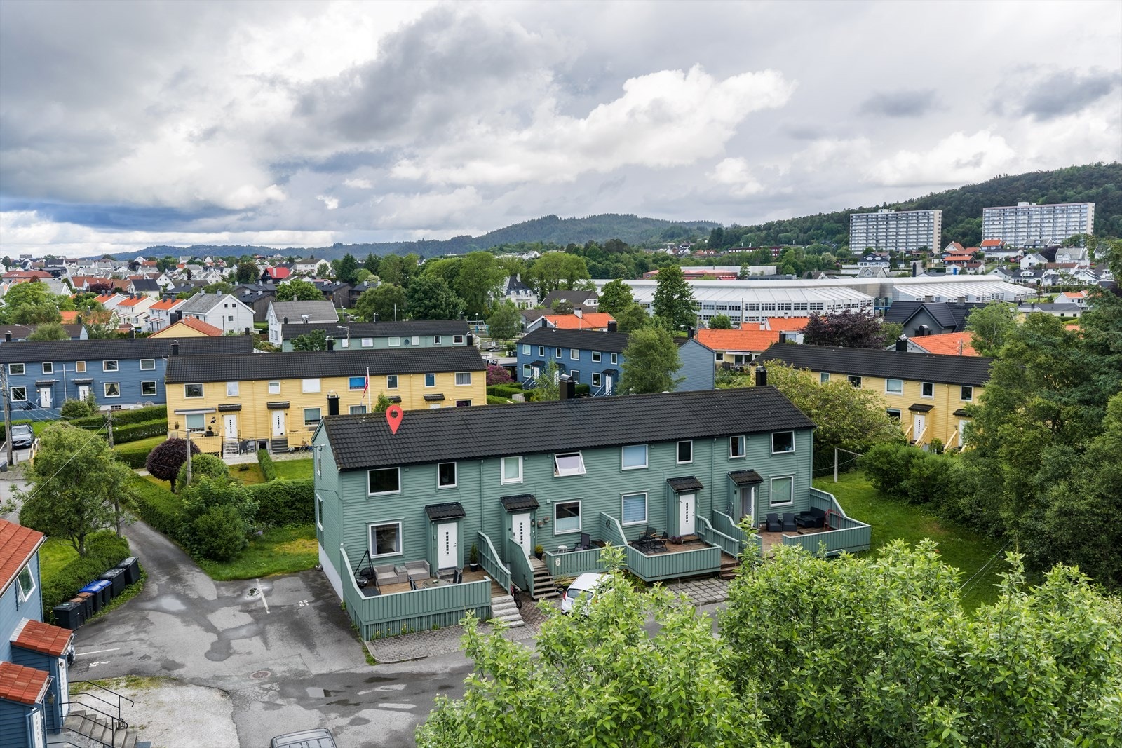Et sentralt og familievennlig nabolag med kort vei til skoler, barnehager og dagligvarebutikker. Galleribilde
