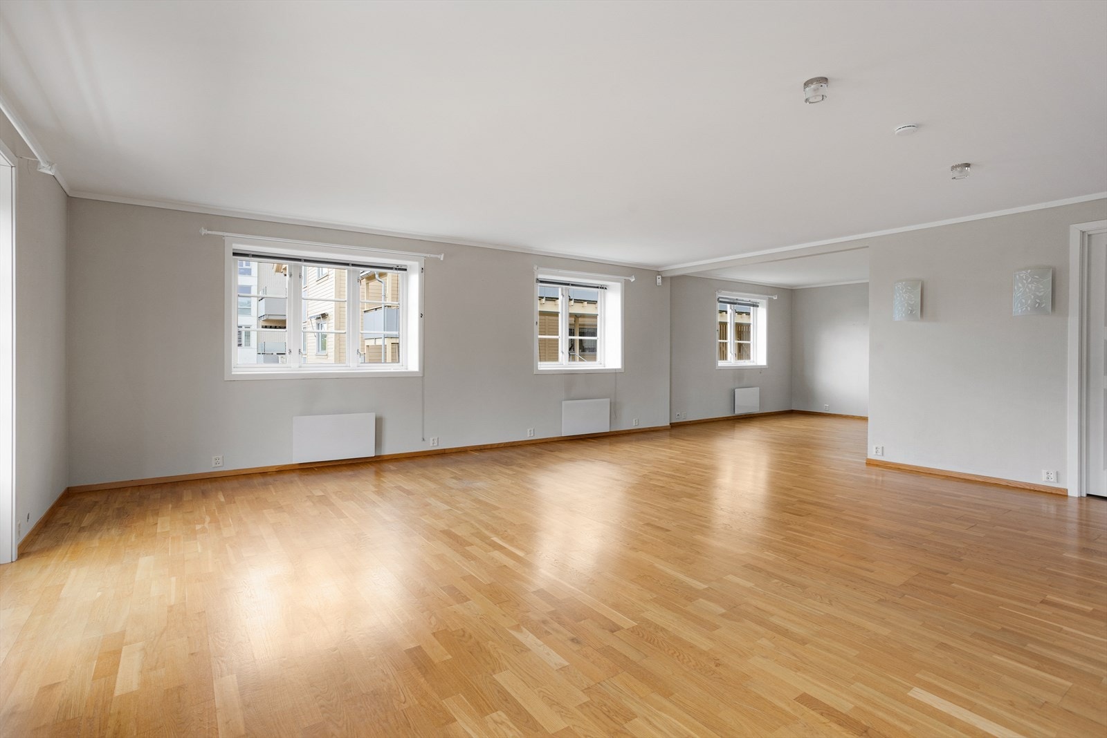 Dette er en meget romslig eierleilighet med alle funksjoner praktisk samlet på én flate. Galleribilde