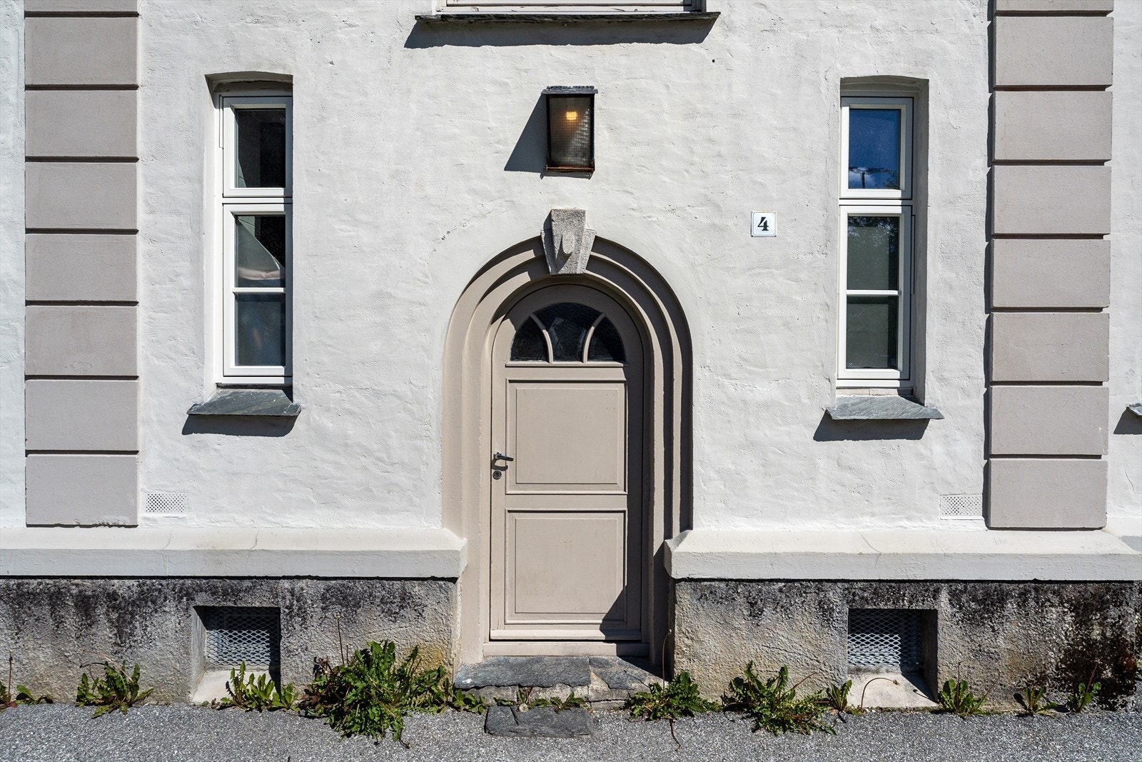 Leiligheten har en svært sentral beliggenhet midt i Odda sin kjerne! Galleribilde