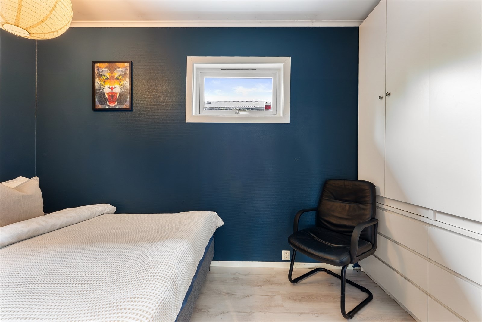 Rommet er utstyrt med garderobe. Galleribilde