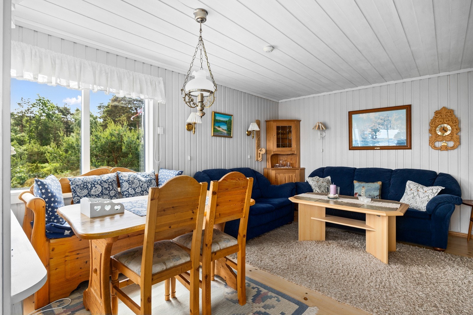 Vinduene i hytta ble skiftet i 2018 og er med isolerglass. Galleribilde