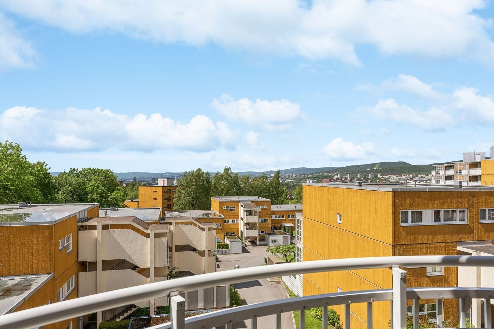Balkongen byr i tillegg på fantastisk utsikt over nærområdet og Grefsenåsen. Galleribilde