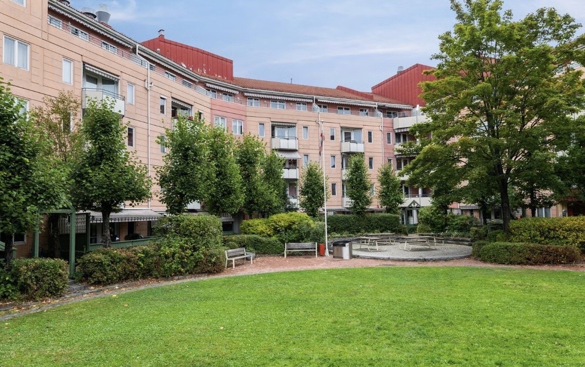 Bakgård Galleribilde
