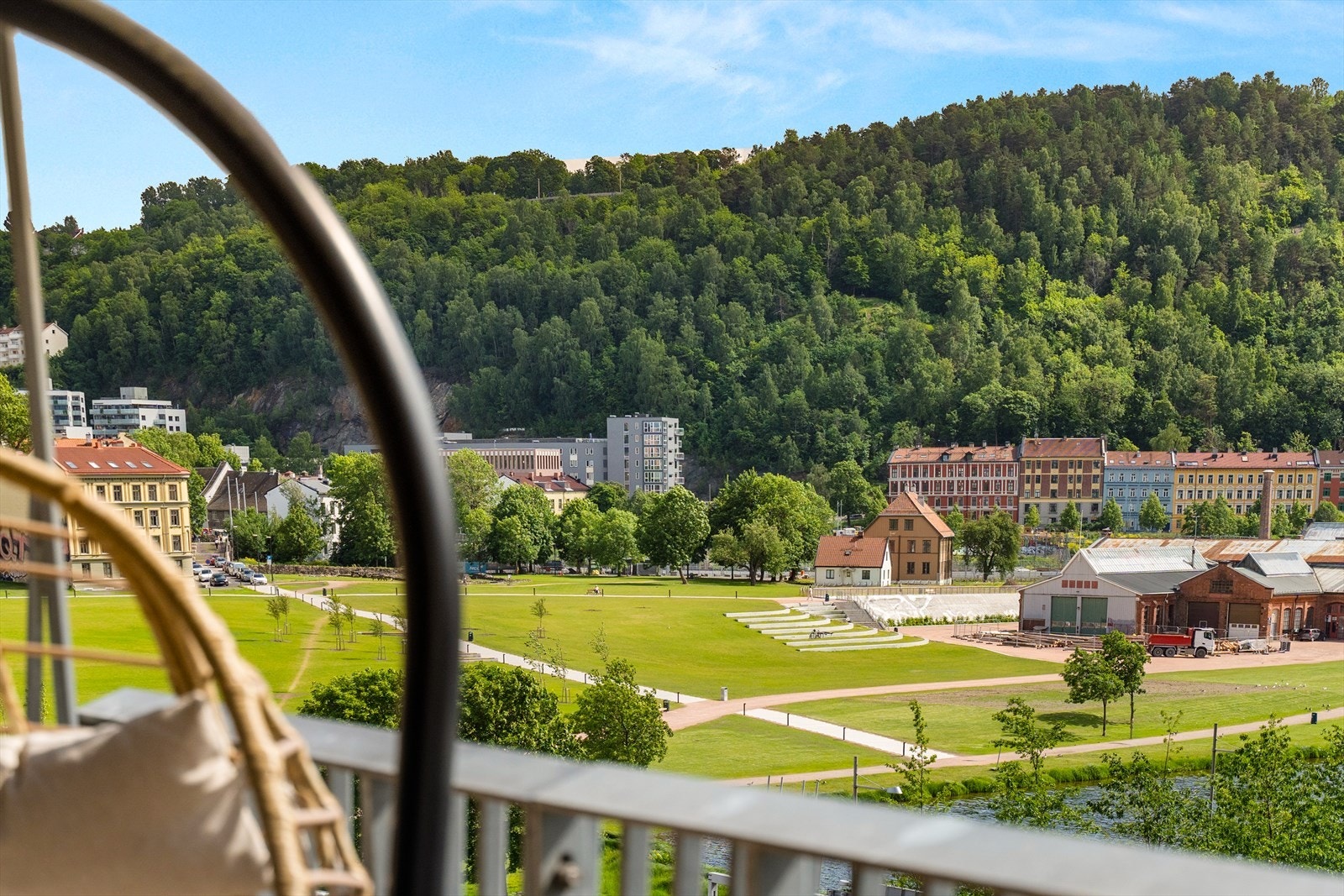 Attraktiv utsikt mot Middelalderparken og de grønne områdene på Ekeberg Galleribilde