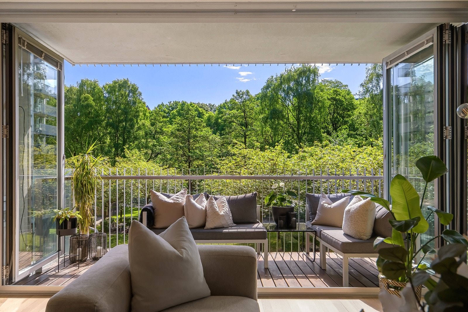 Sol fra tidlig morgen og til ettermiddag midtsommers - Det er også felles takterrasse med optimale solforhold. Galleribilde
