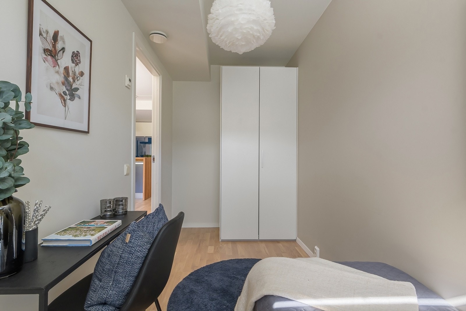 Garderobe også på soverom nr. 2. Galleribilde