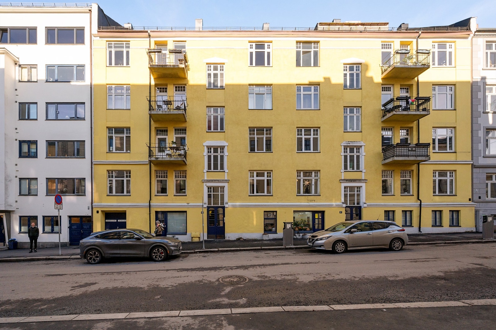 Bygården er fra 1917 og har en klassisk arkitektur som er typisk for området. Galleribilde