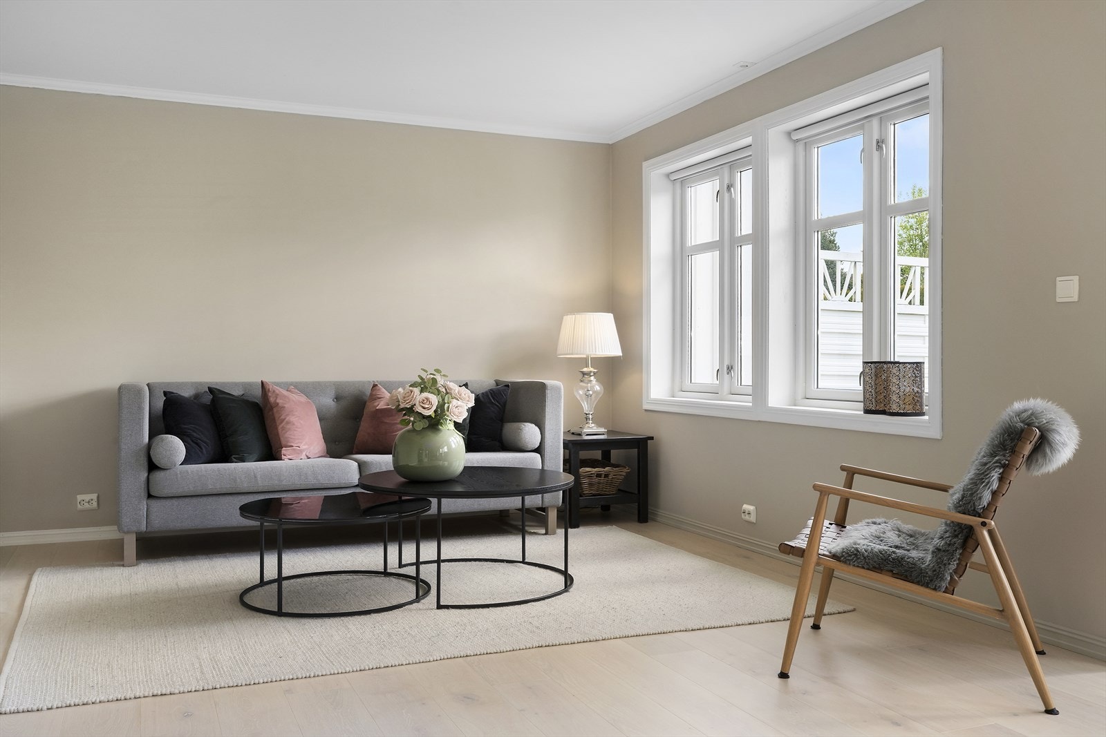 Hele 1. etasje har vannbåren gulvvarme som sikrer jevn og behagelig temperatur. Galleribilde