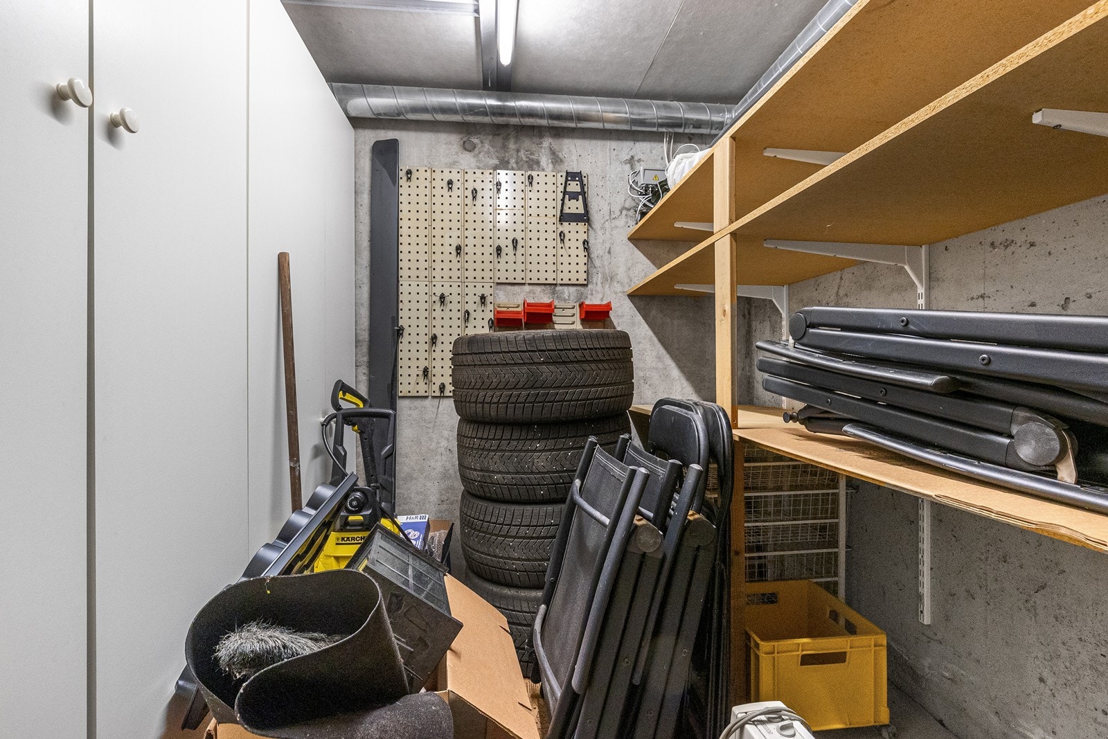 Leiligheten disponerer en ekstern bod på 5 m² med praktisk plassering i fellesgang. Galleribilde