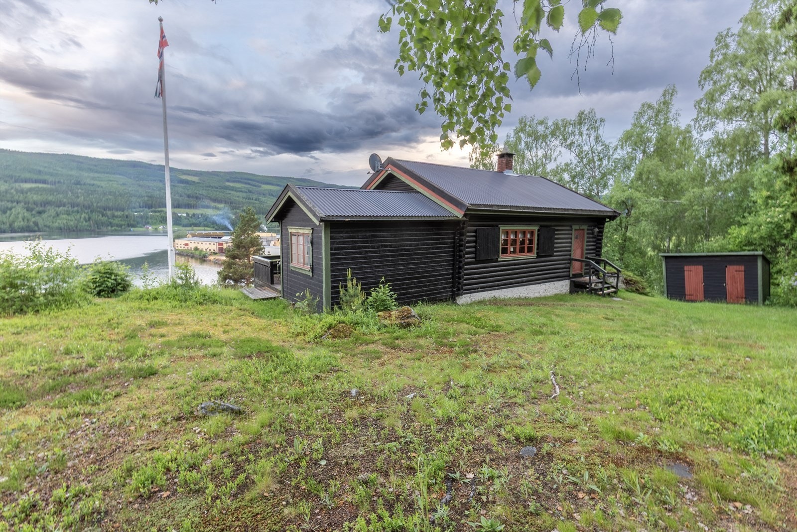 Beliggende på Berget med panoramautsikt og skjermet beliggenhet. Foto: oah-o Galleribilde