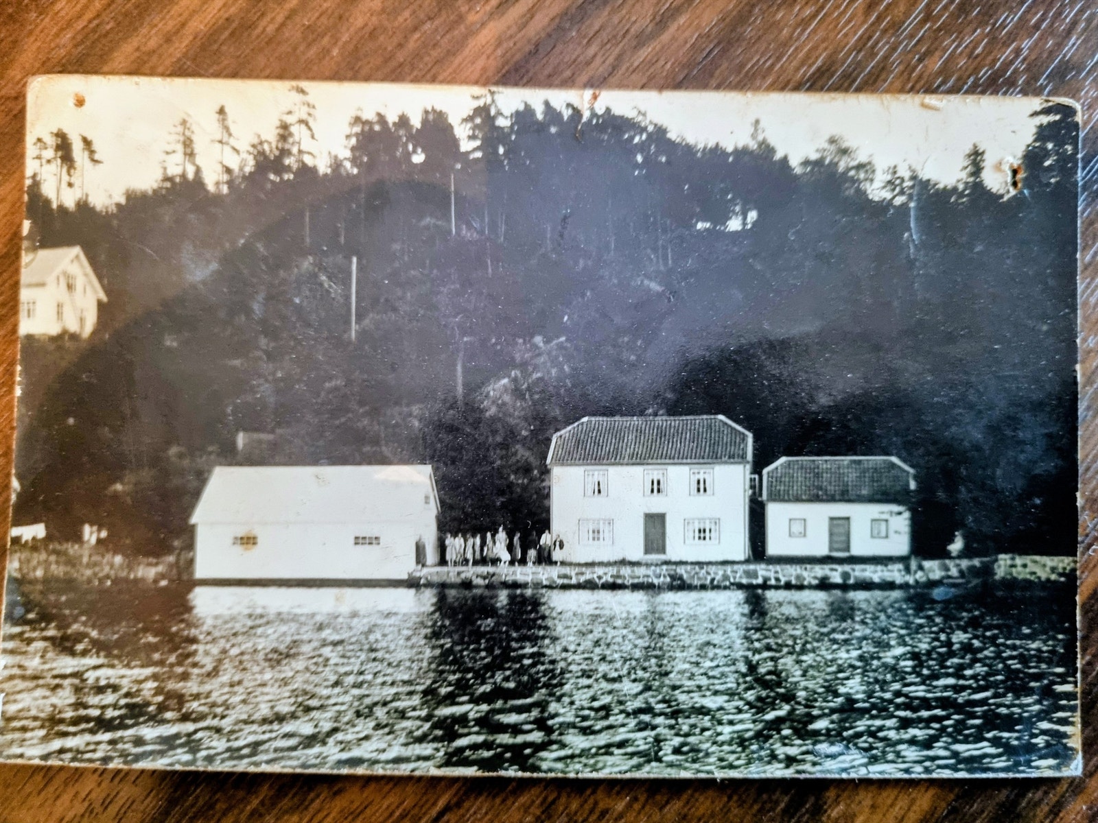 Et historisk bilde som viser eiendommen slik den så ut rundt 1960. Galleribilde