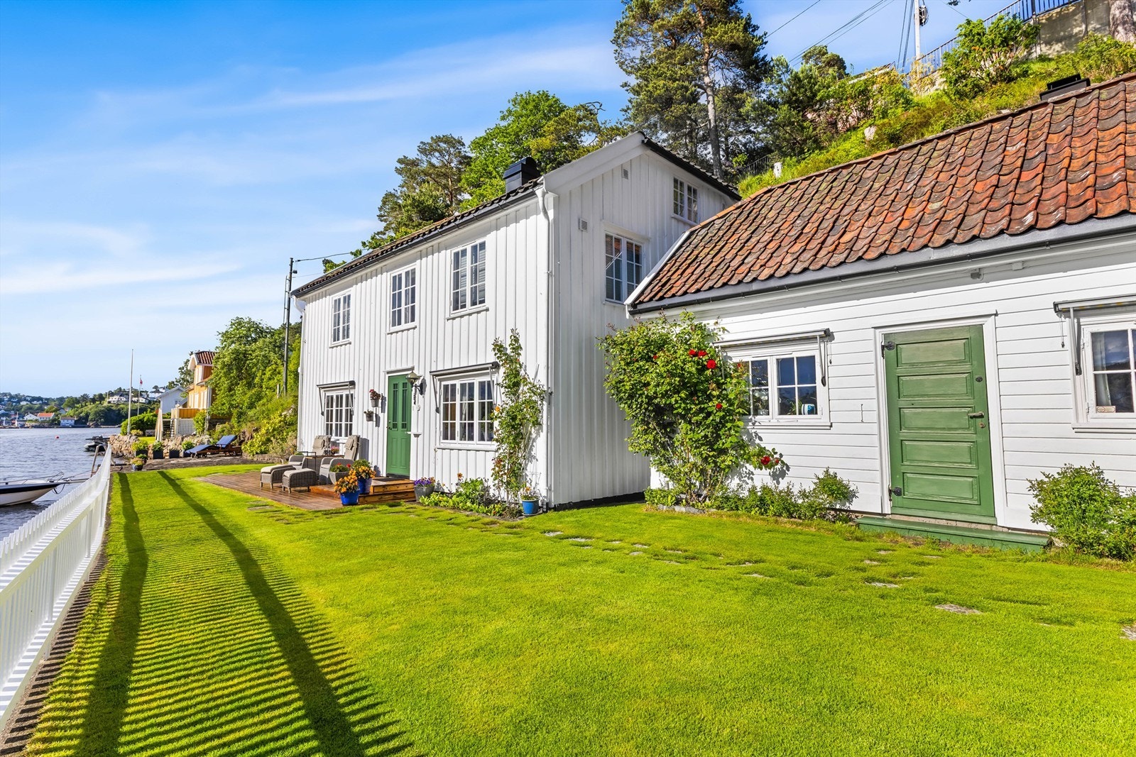 Boligen består av to sammenbygde hus, opprinnelig fra ca. 1820 og 1830. Galleribilde