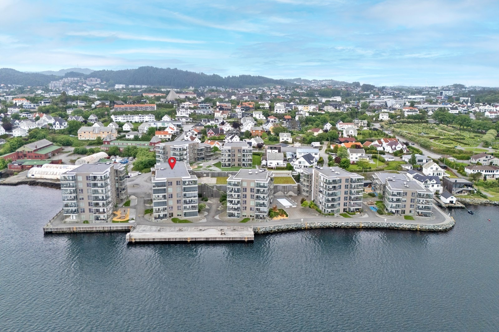 Oversikt over det moderne og velholdte boligkomplekset Smedasundet 1. Galleribilde