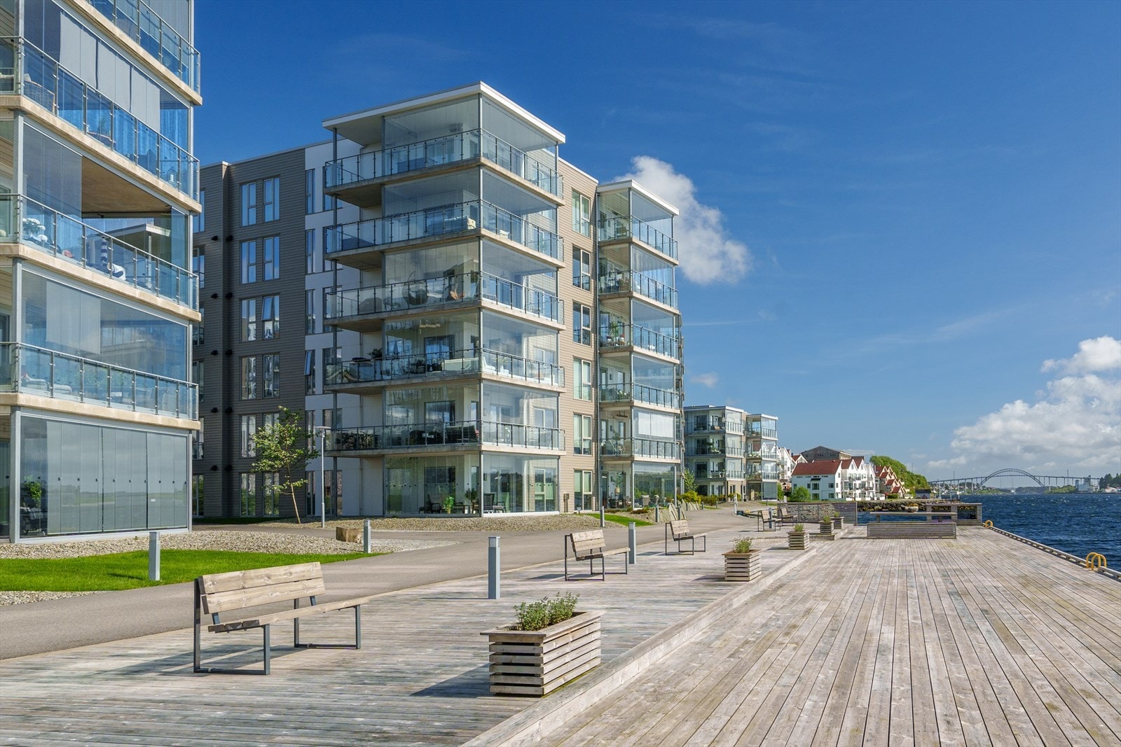 Smedasundet 1 er et populært leilighetsprosjekt med en attraktiv beliggenhet ved sjøen. Galleribilde