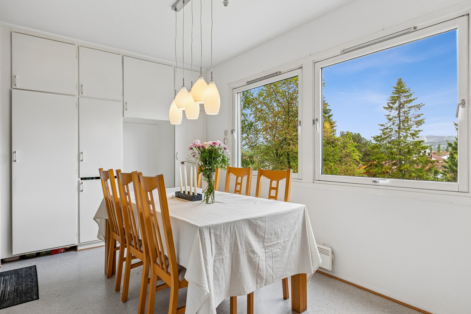 God plass til spisegruppe. Galleribilde