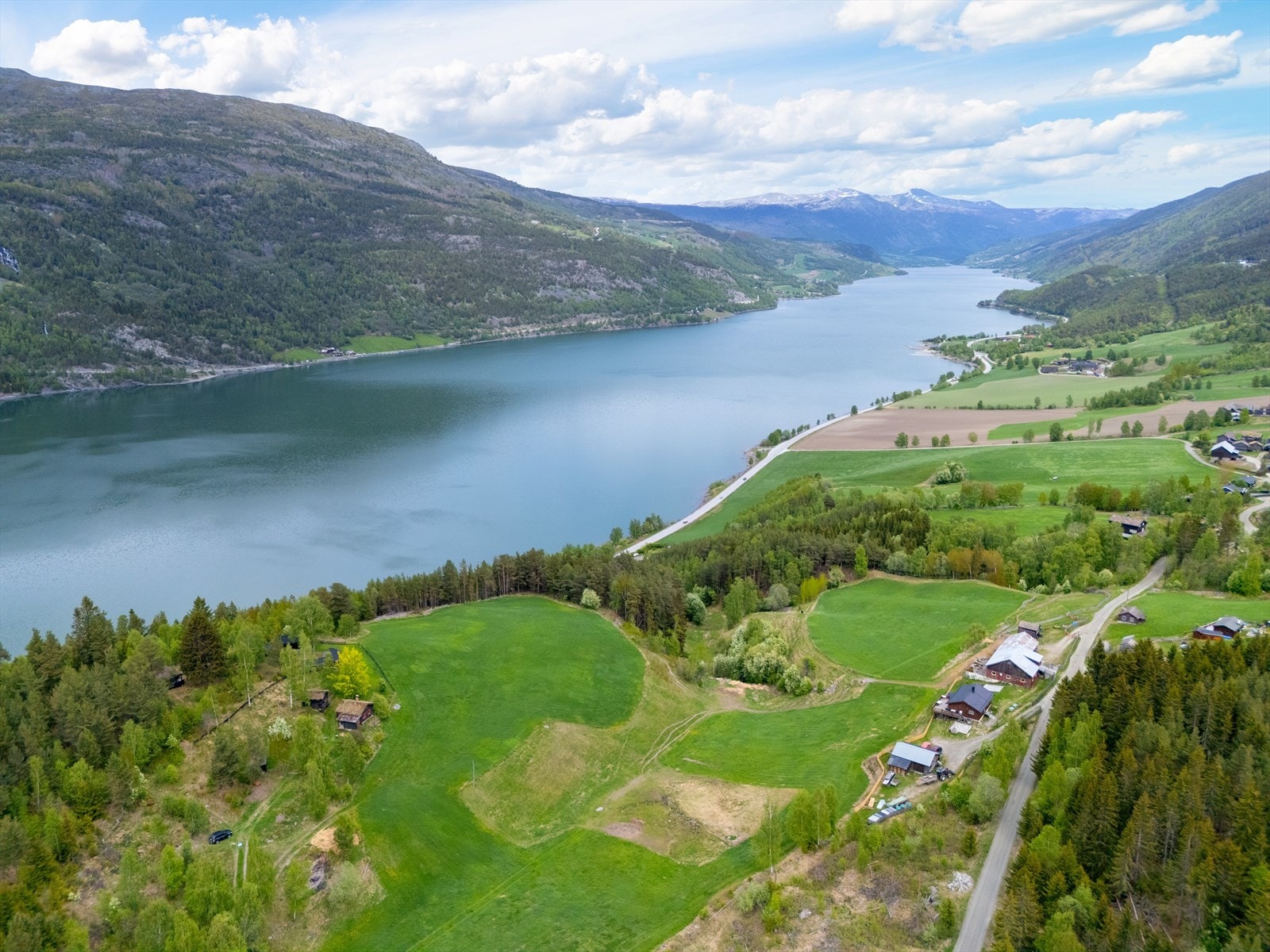 Flott utsikt mot Vågåvatnet. Galleribilde