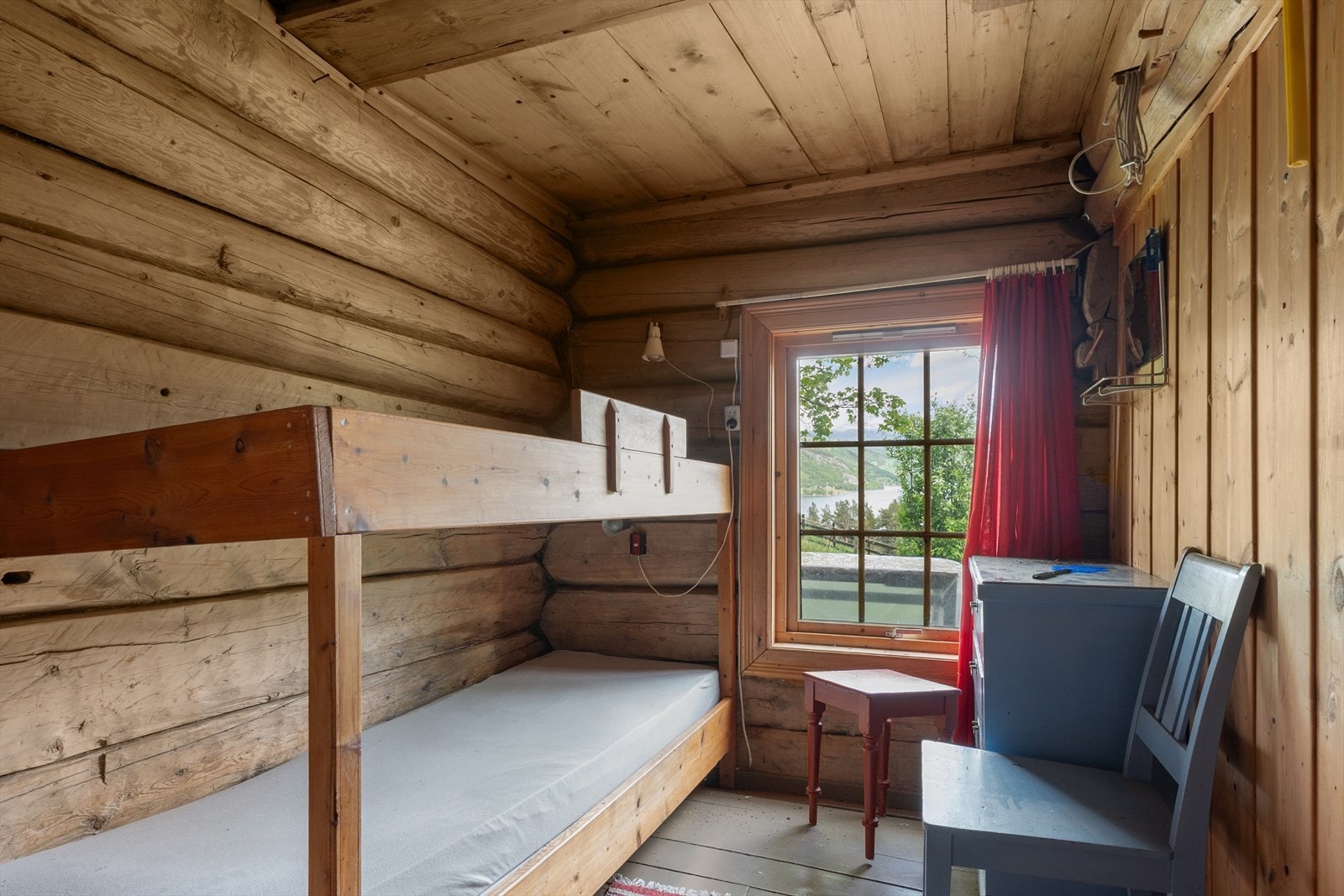 Det er også to soverom i Storrviksroe 113. Her er det ene.. Galleribilde