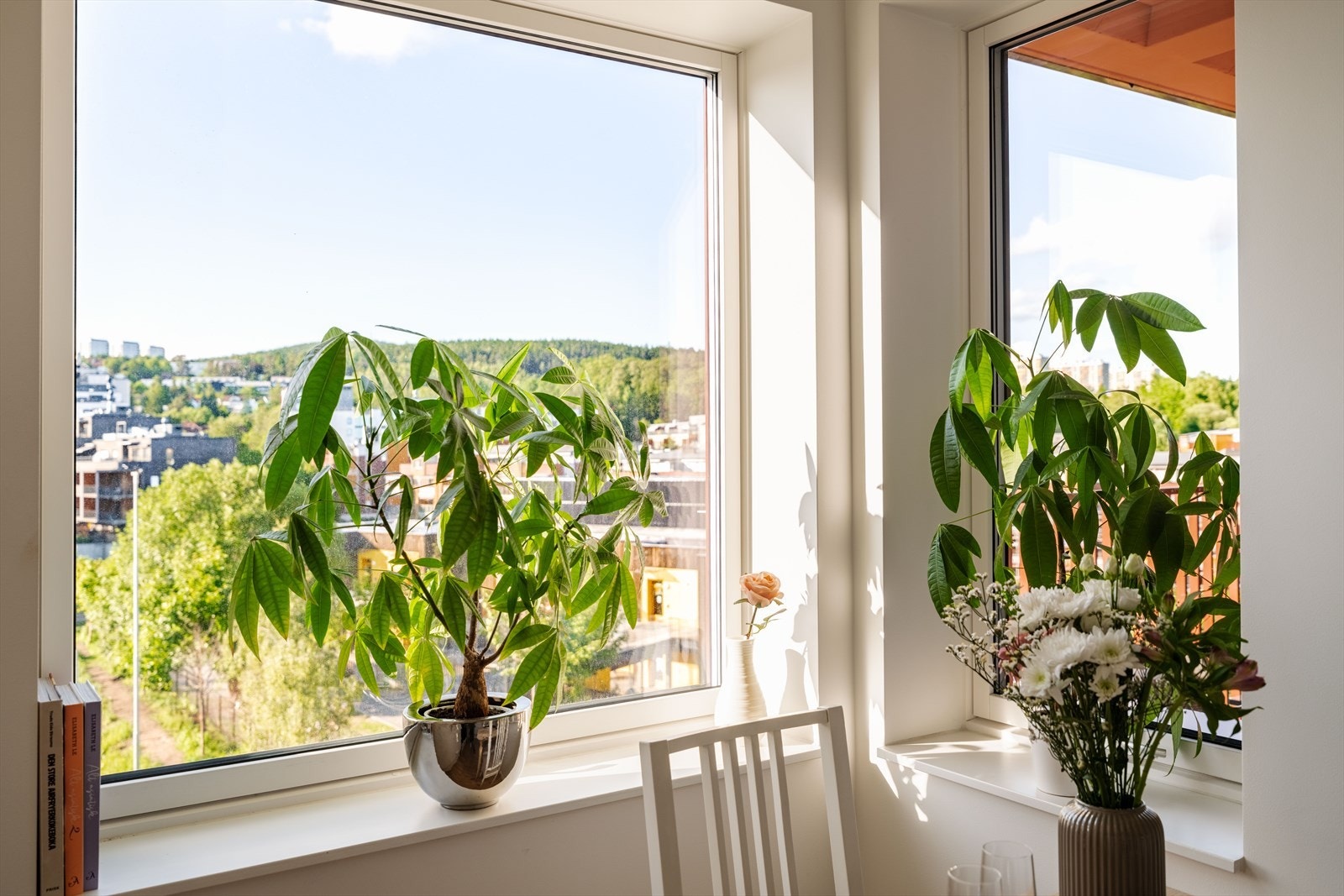 Vinduer på begge kanter sørger for ekstra gode lysforhold. Galleribilde
