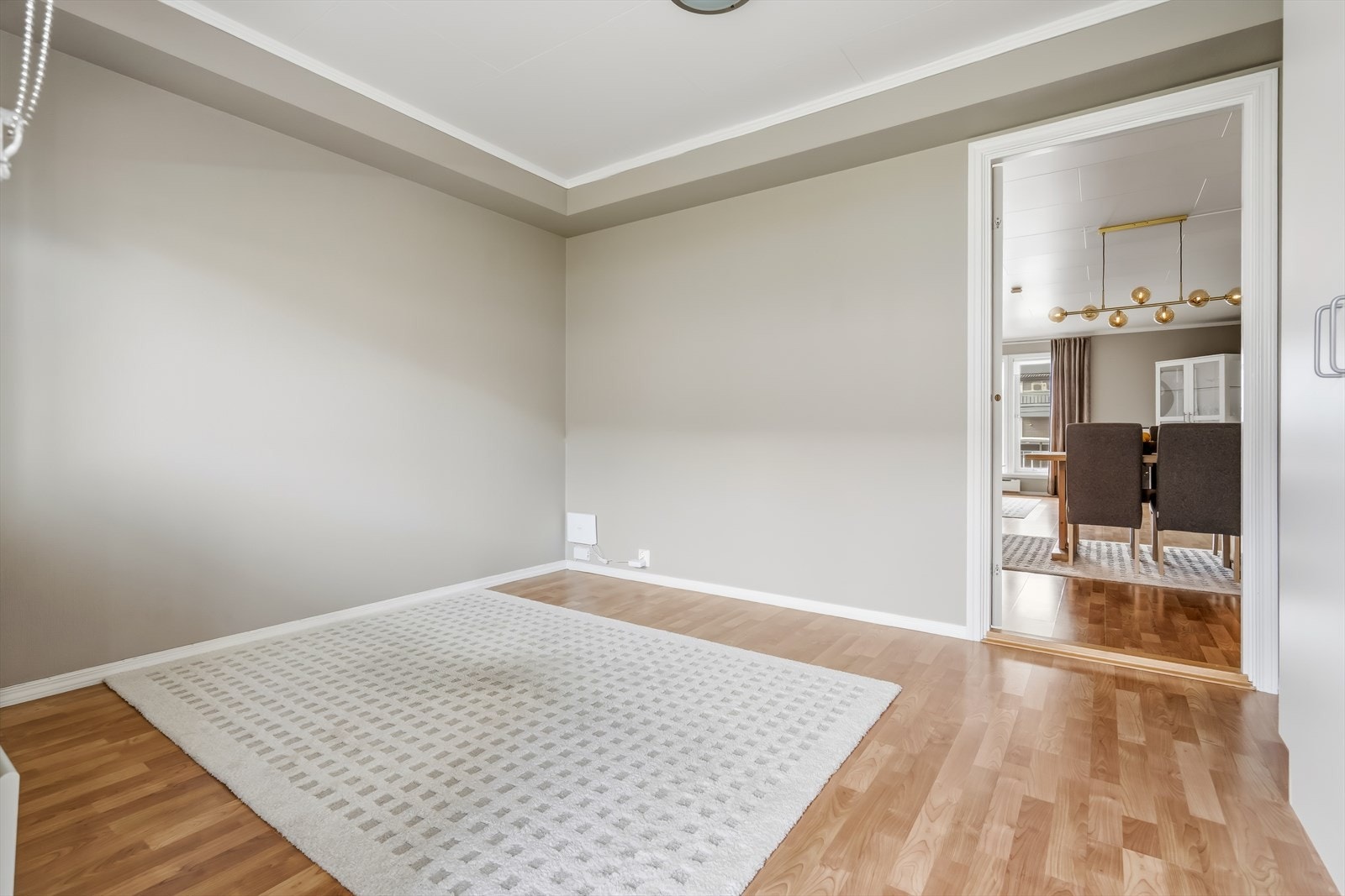 Soverommet har god plass til seng og garderobeløsning, med praktisk tilknytning til stuen. Galleribilde