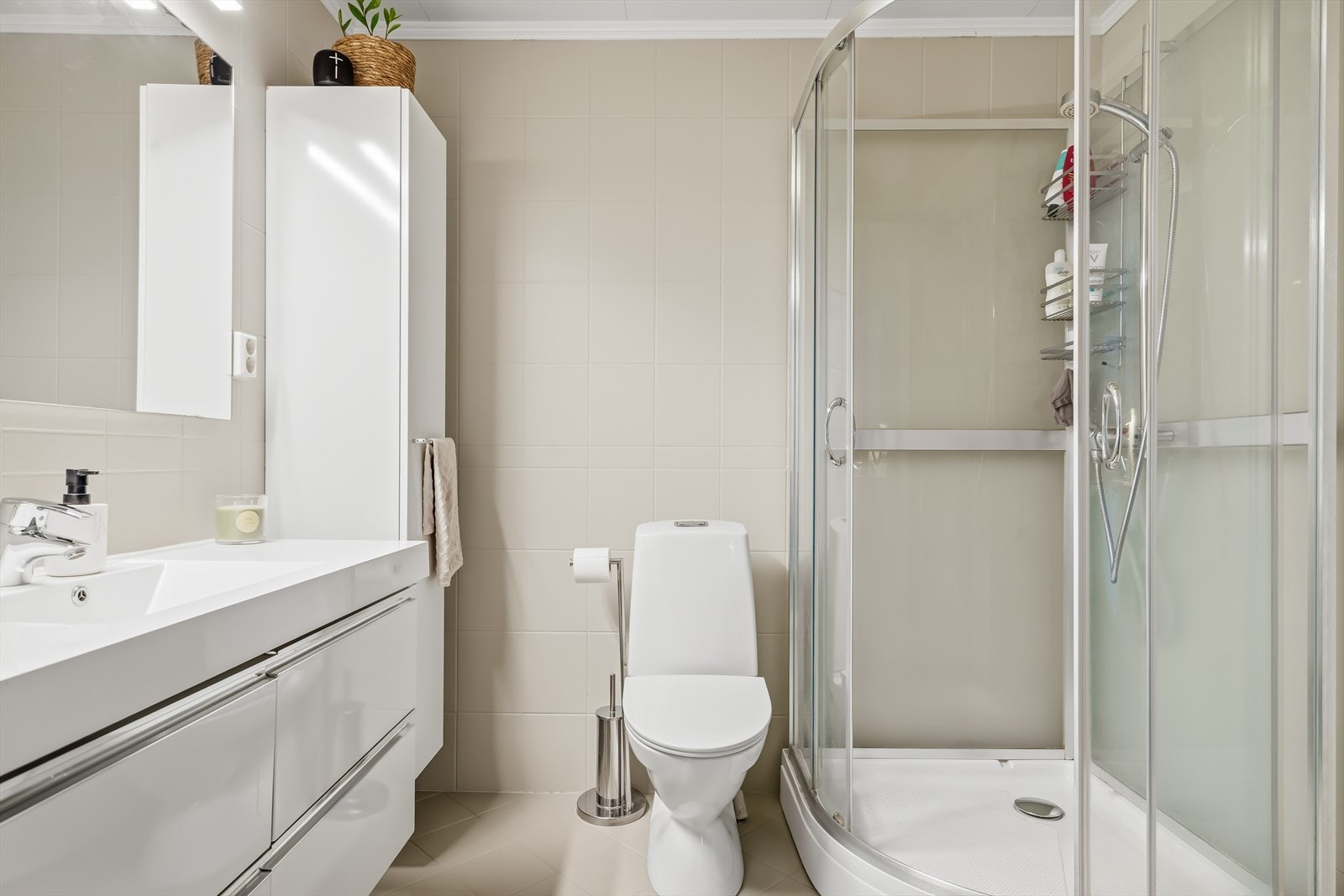 Badet har også praktisk opplegg for vaskemaskin. Galleribilde