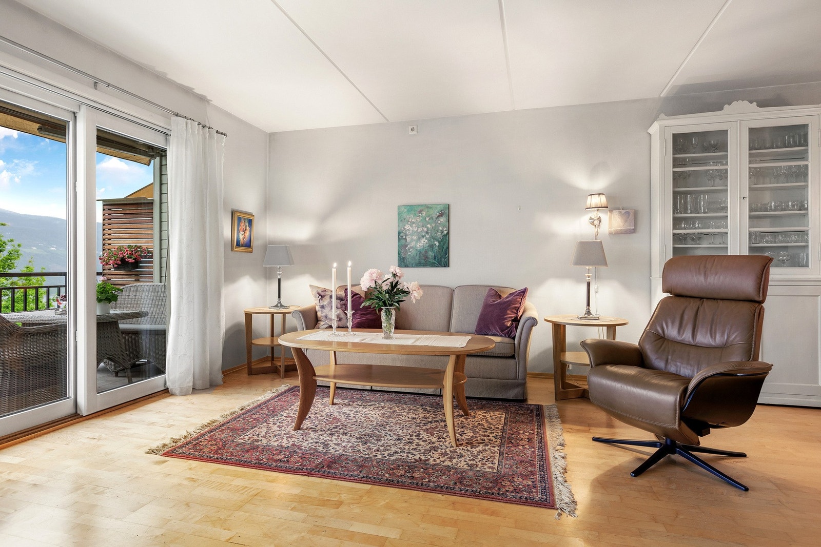 Leiligheten fremstår som lys, romslig og velholdt med en gjennomgående god standard. Galleribilde