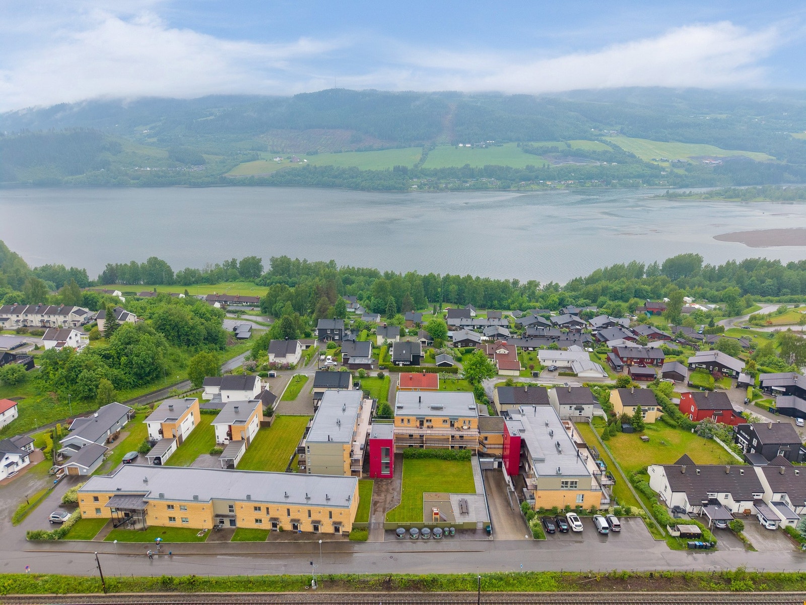 Leiligheten er beliggende i Pynten I borettslag, ca 15 minutters gange nord for Lillehammer sentrum. Galleribilde