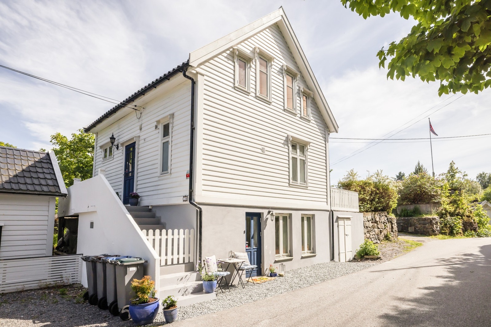 Området er barnevennlig og ligger i en rolig gate uten mye trafikk Galleribilde