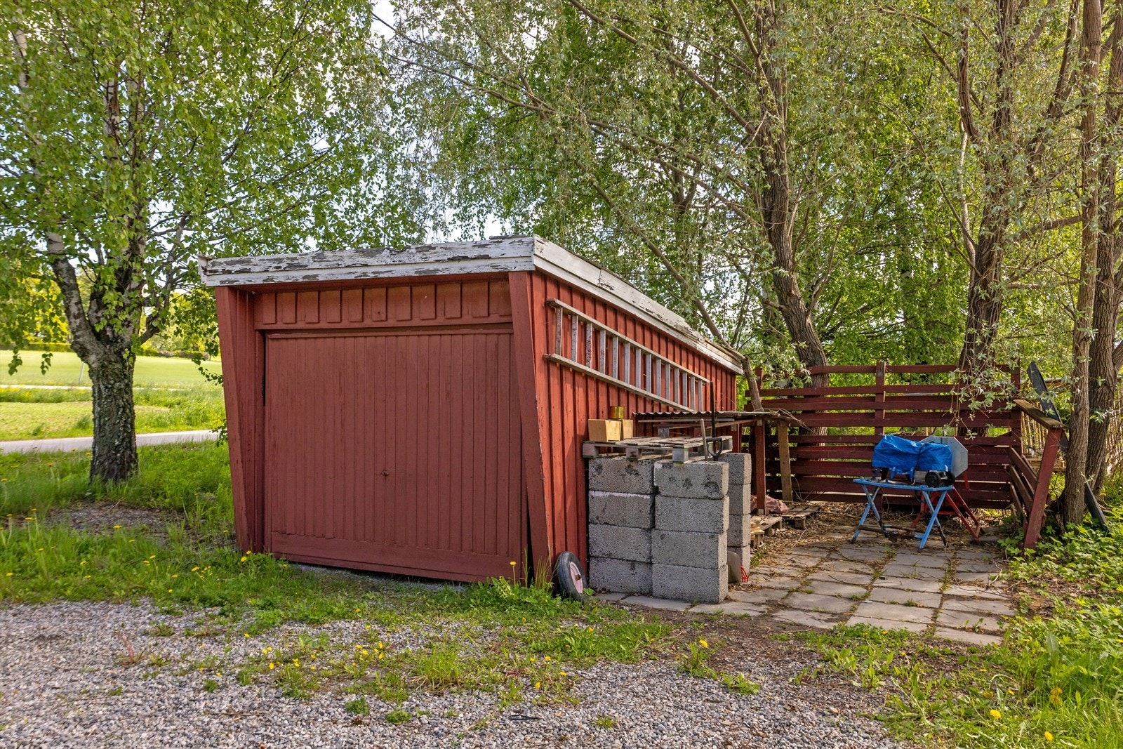 Garasje. Frittstående garasje. Galleribilde
