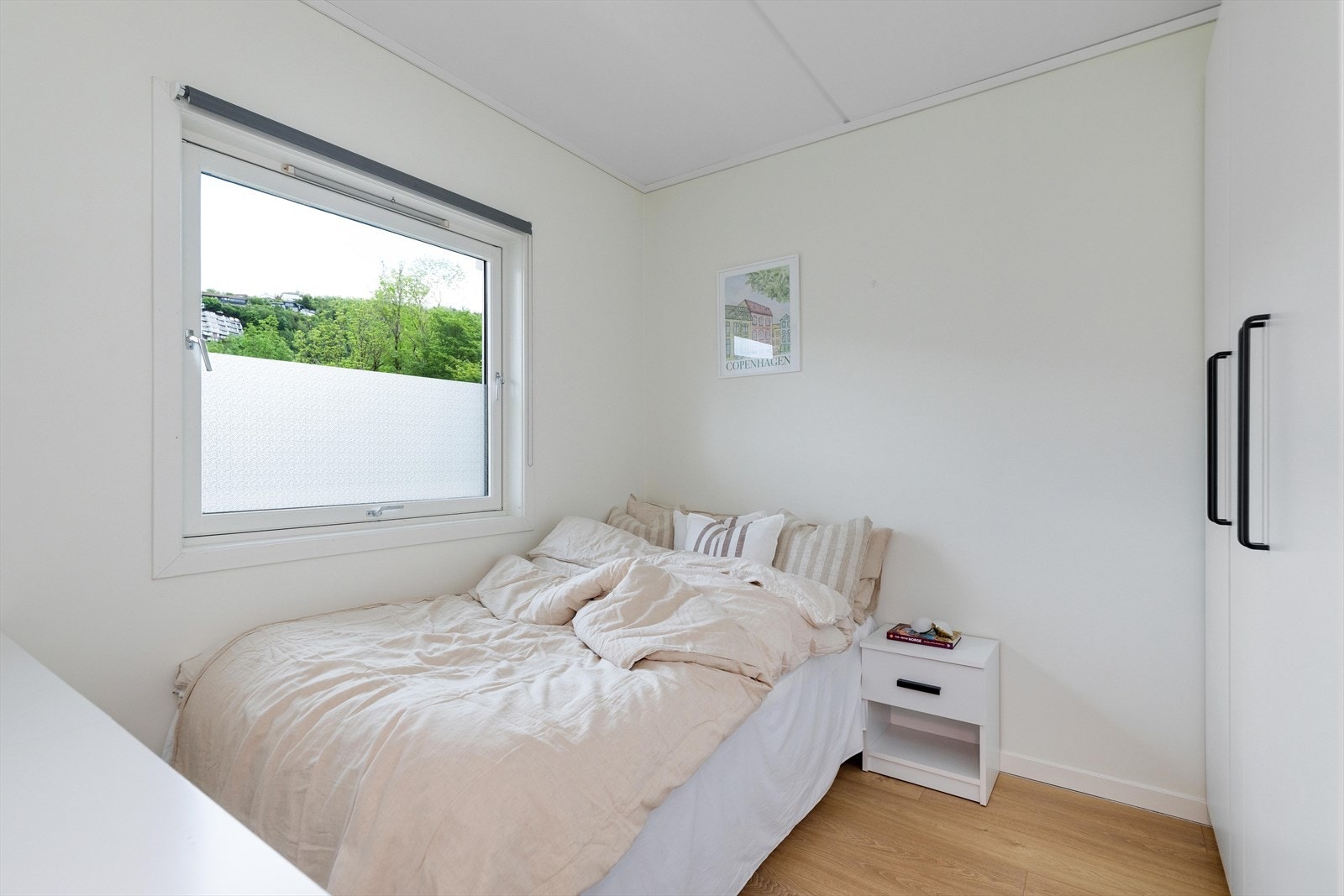 Også her er overflatene modernisert, med gjennomgående materialvalg. Galleribilde