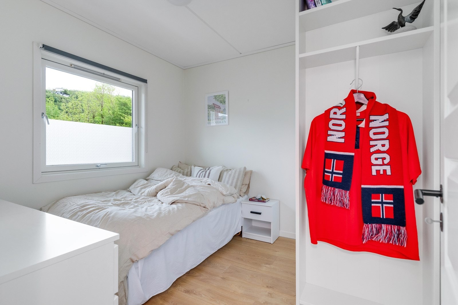 Fleksible garderobeløsninger gir gode oppbevaringsmuligheter. Galleribilde