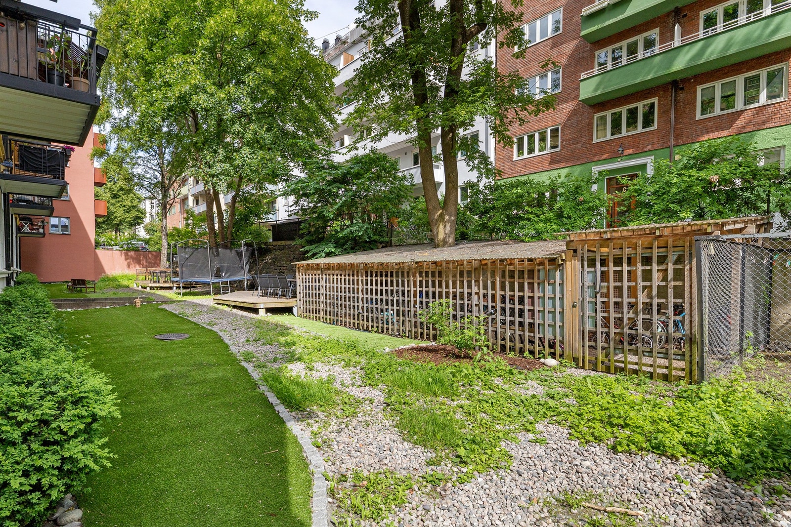 Svært flott opparbeidet bakgård i borettslaget. Galleribilde