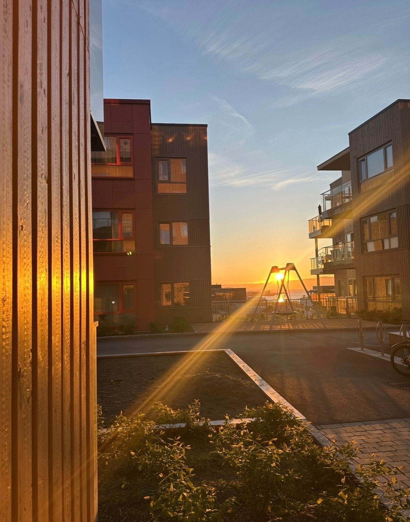 Selgers eget solnedgangsbilde fra soverom. Galleribilde