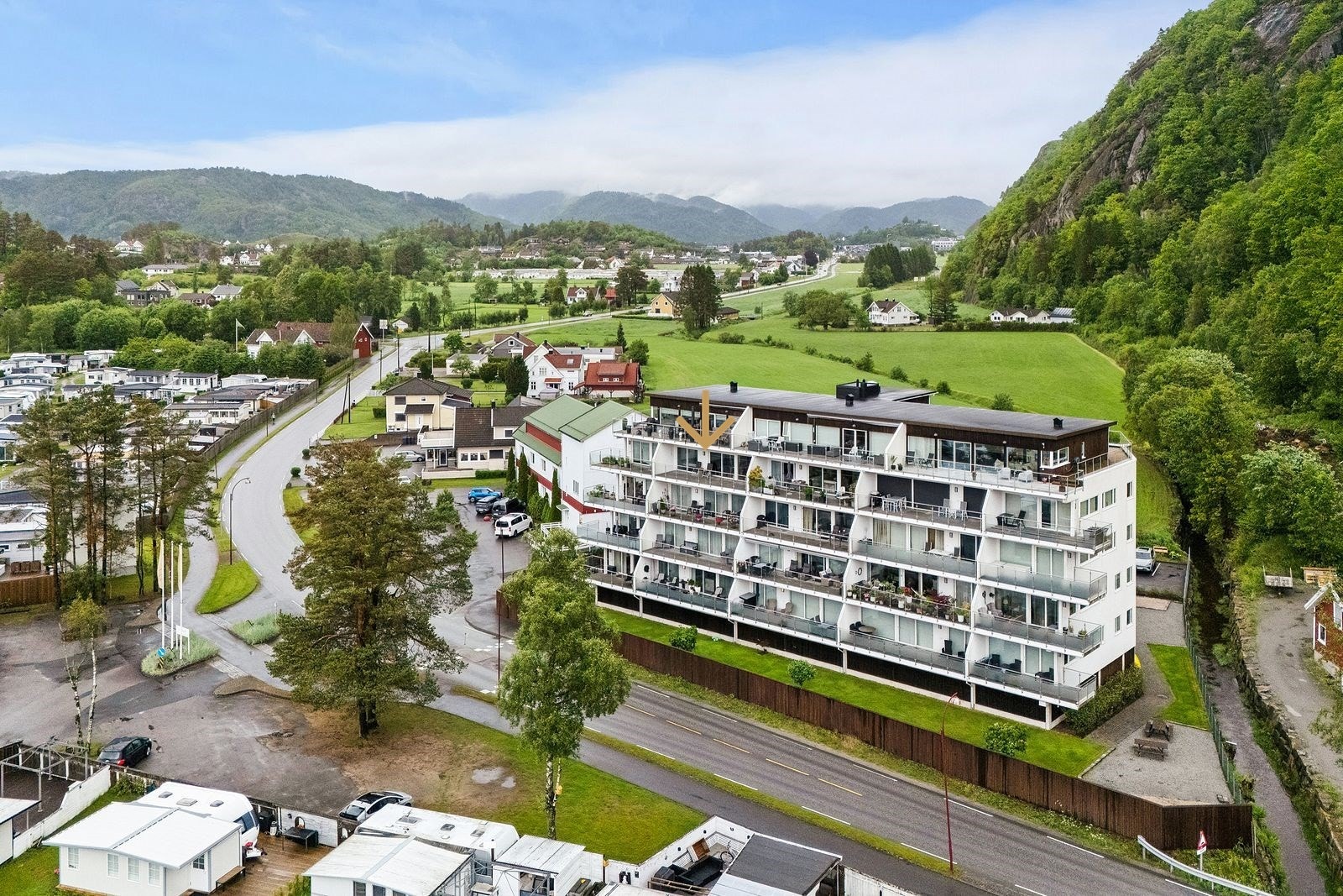 Leiligheten ligger like utenfor sentrum, og med alt innenfor rekkevidde. Galleribilde