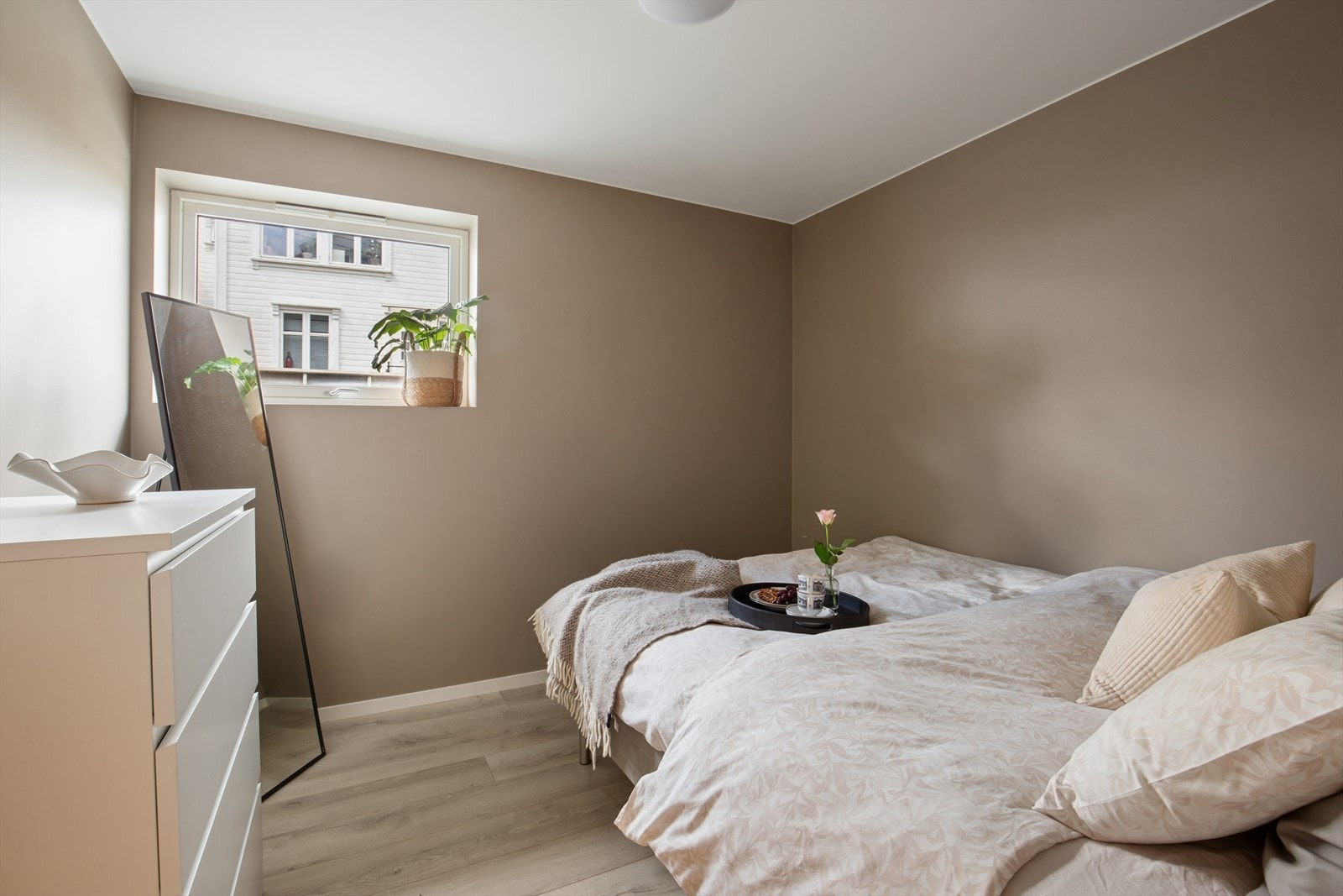 Det er også 2 gode soverom i boligens underetasje. Galleribilde