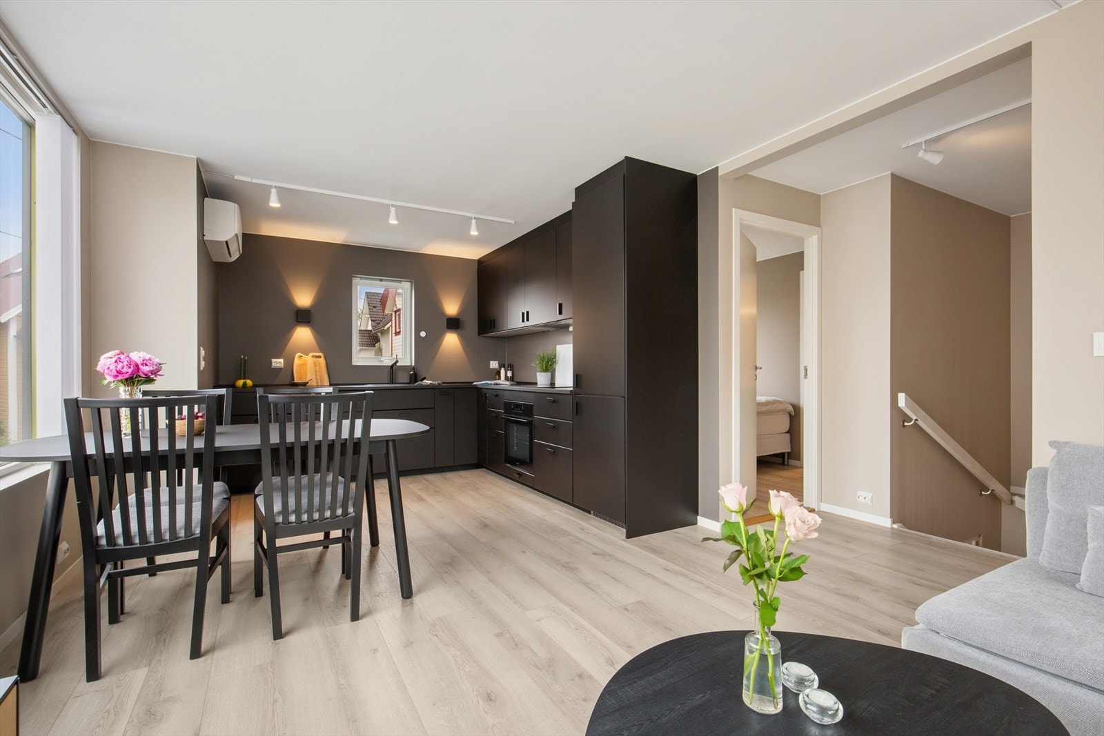 God plass til spisebord og hyggelige måltider. Galleribilde