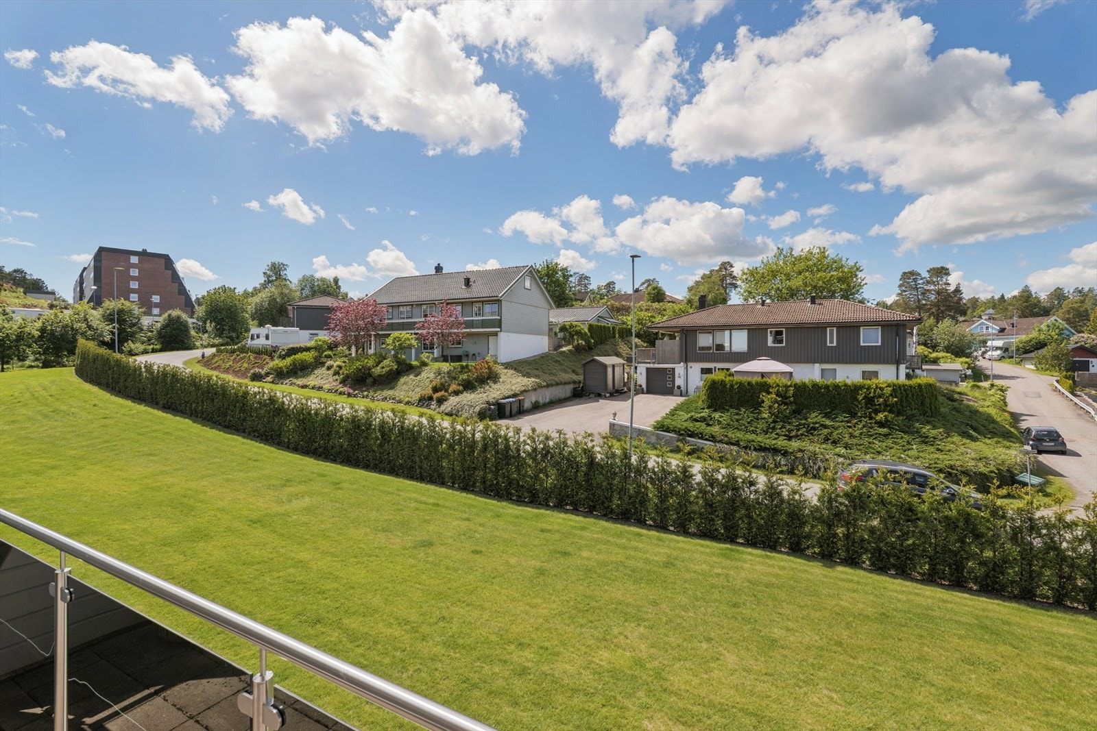 Fra leiligheten er det kort vei til butikker, kollektiv og ikke minst inn til Tønsberg eller ut på E18 Galleribilde