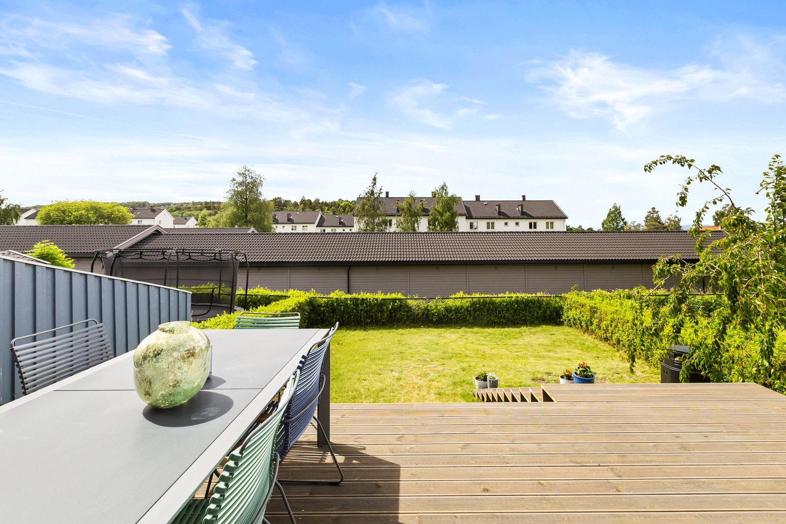 Nedgang fra terrassen til hagen Galleribilde
