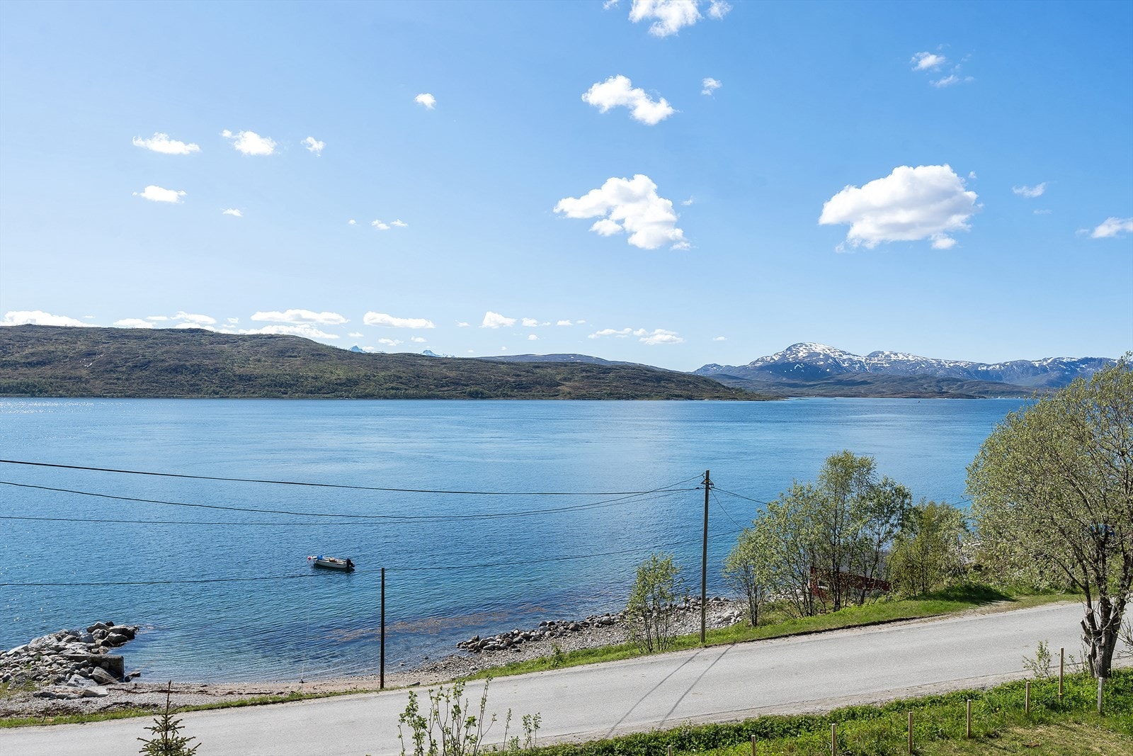Nærhet til fjorden gir enkel tilgang til sjøliv og båtaktiviteter. Galleribilde