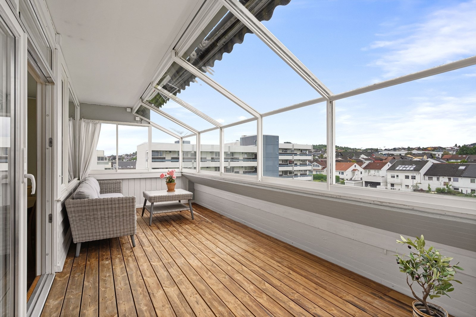 Romslig og fin toppleilighet med en sentral og attraktiv beliggenhet. Galleribilde