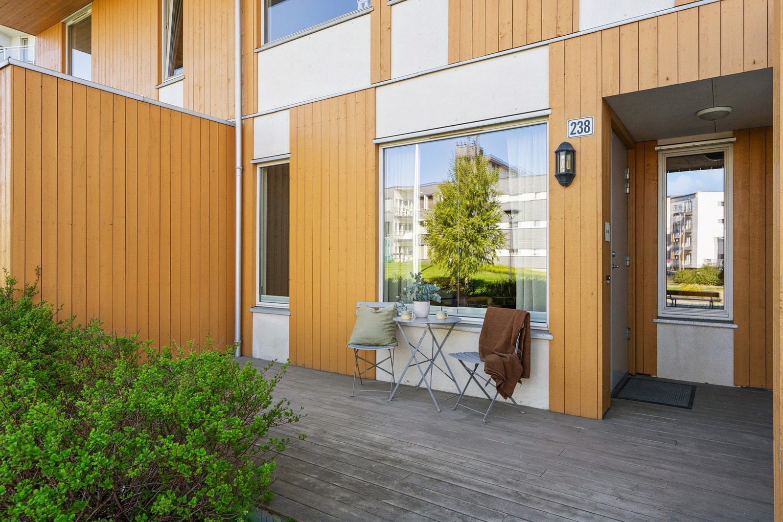 Leiligheten har egen inngang via en terrasse på 12 m². Galleribilde