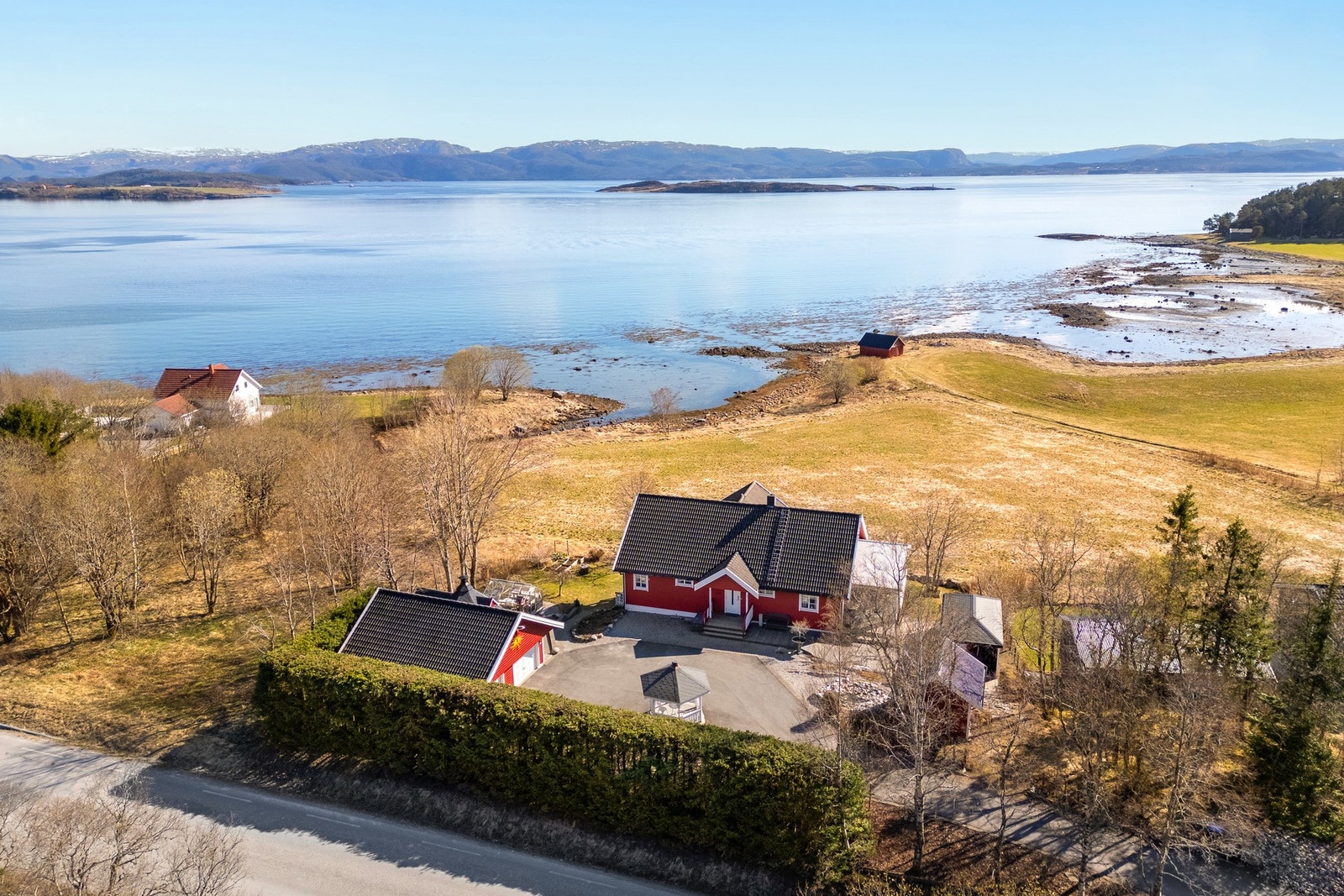 Velkommen til Skagavegen 353, presentert av EiendomsMegler 1 v/ Jonny Grønbeck. Foto: Jimmy SEO. Galleribilde